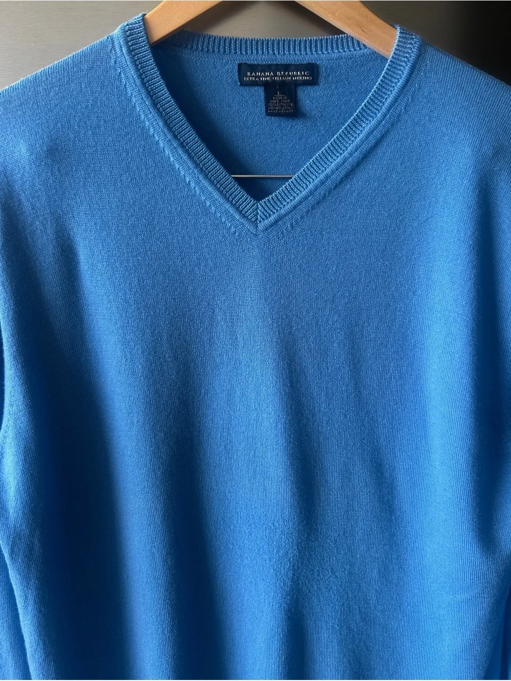 Banana Republic L 100% Merino Wool V Neck Sweater Bright Blue